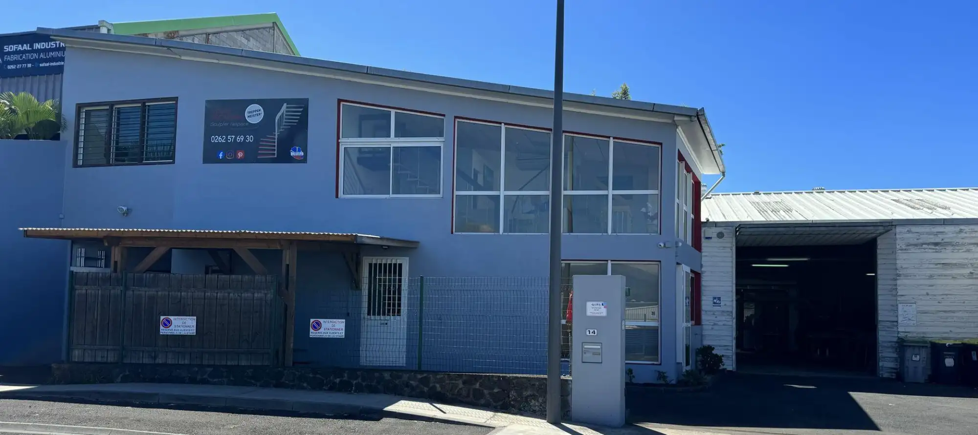 STAME conçoit, fabrique et installe votre escalier métal ou mixte, adapté à votre espace et à votre style.