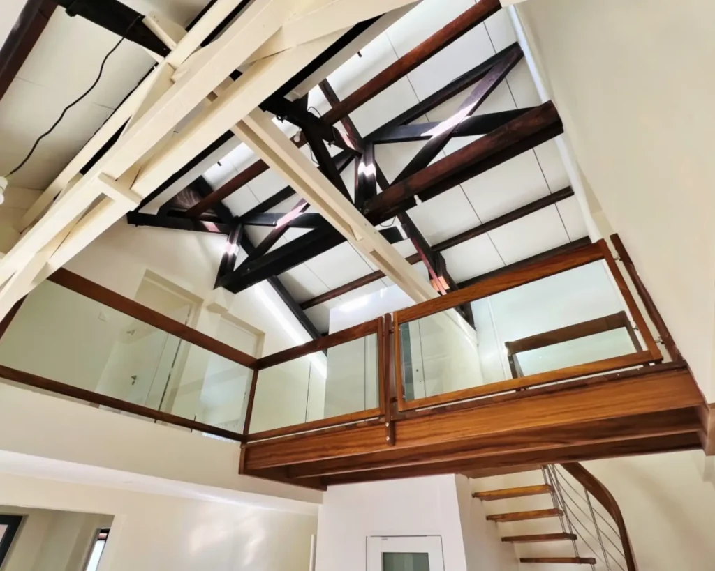 Escalier sur mesure en bois STAME à La Réunion fabrication locale